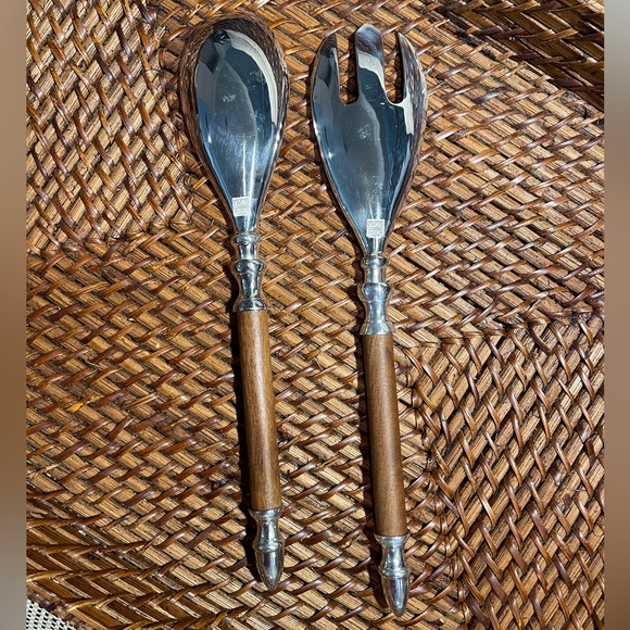 Beautiful Two’s Company Silver Serving Spoon and Fork Set with wood detailing. - Picture 4 of 10